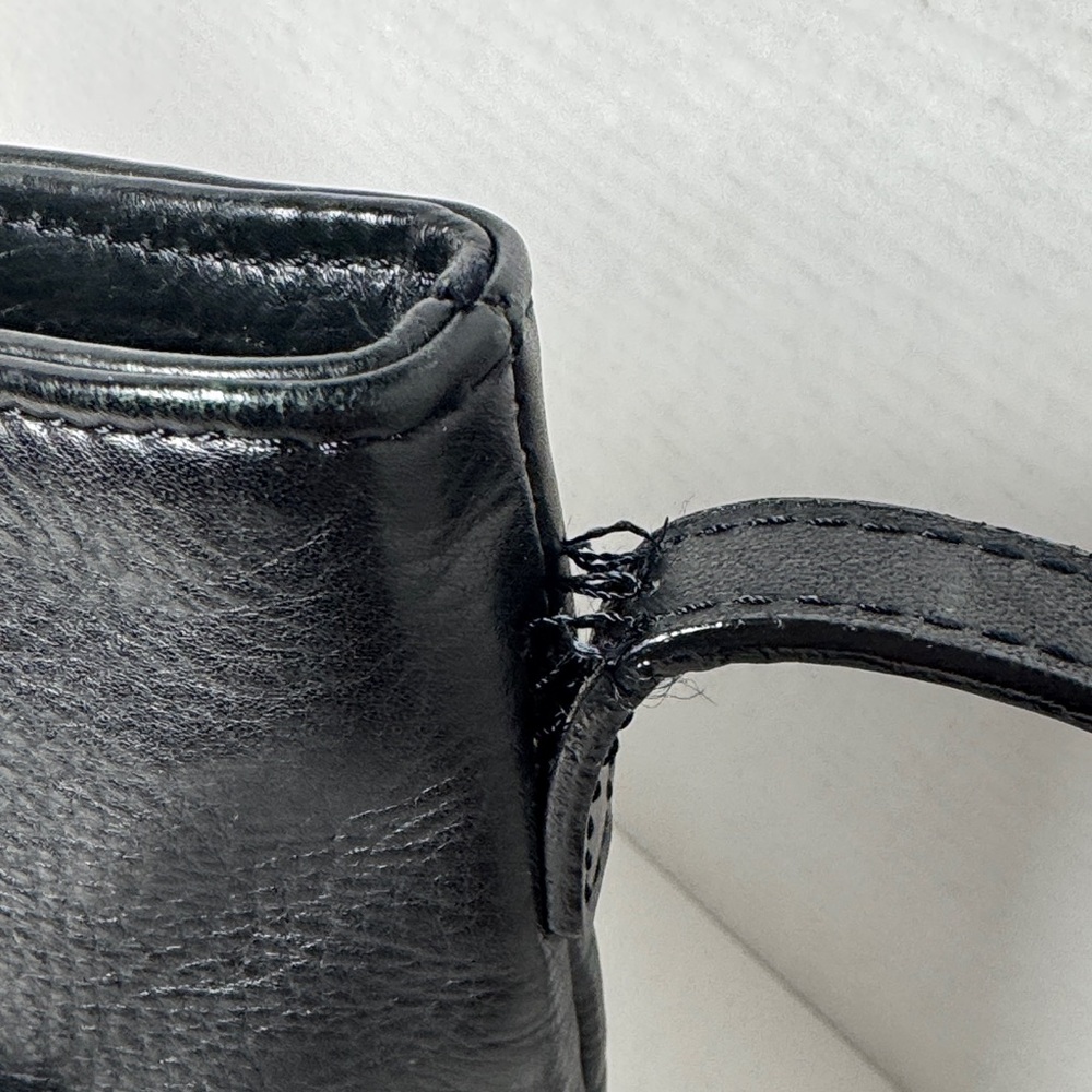 TANO Vintage 90s Minimal Sleek Black Pebble Leather Adjustable Crossbody Bag - Picture 4 of 16